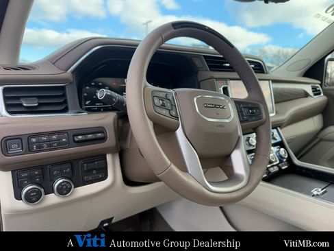 Used 2023 GMC Yukon XL Denali w/ Denali Reserve Package image 17