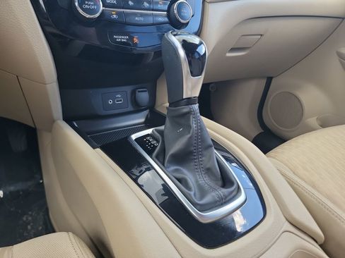 Used 2019 Nissan Rogue SV AWD/4WD image 11