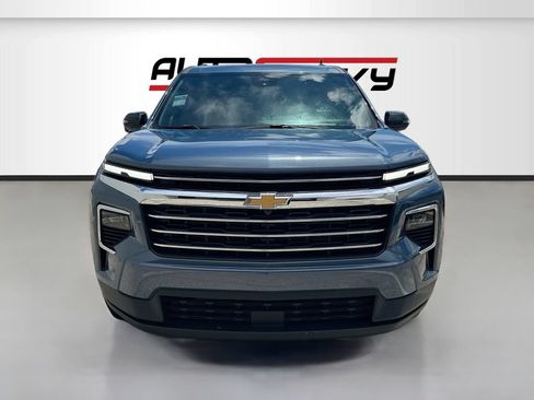 Used 2026 Chevrolet Traverse LT FWD image 2
