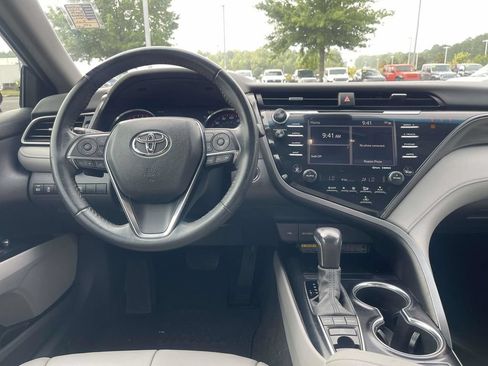 Used 2020 Toyota Camry XSE FWD image 14