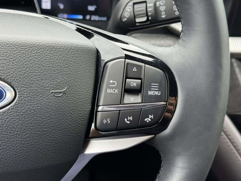 Used 2026 Ford Explorer Platinum w/ LUX Leather Package AWD/4WD image 12