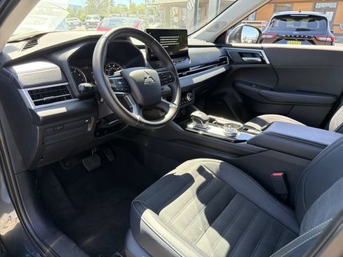 Used 2025 Mitsubishi Outlander SE AWD/4WD image 9