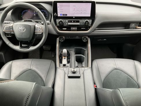 Used 2025 Toyota Grand Highlander AWD Hybrid image 12