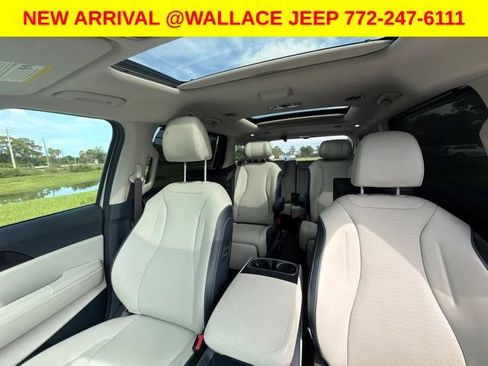 Used 2025 Kia Carnival SX Prestige FWD image 12