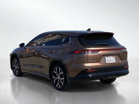 Certified 2025 Toyota Crown Signia XLE image 4