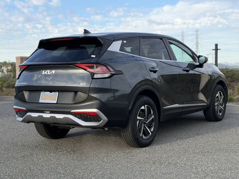 Used 2023 Kia Sportage LX image 8