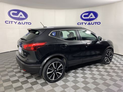 Used 2017 Nissan Rogue Sport SL w/ SL Premium Package FWD image 3