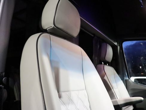 Used 2023 Mercedes-Benz Sprinter 2500 image 31