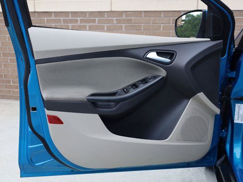 Used 2014 Ford Focus SE FWD image 14