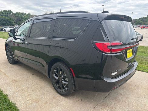 New 2027 Chrysler Pacifica Limited AWD/4WD image 6
