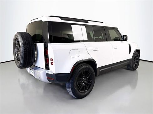 Used 2025 Land Rover Defender 110 S image 5