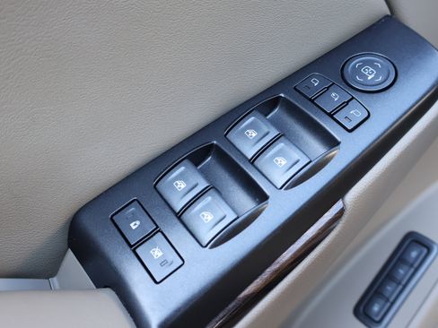 Used 2020 GMC Yukon SLT w/ Premium Edition image 16