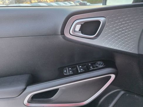 Certified 2025 Kia Soul LX w/ LX Technology Package image 25