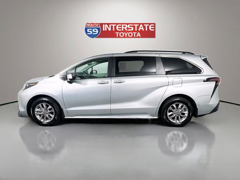Certified 2024 Toyota Sienna LE w/ LE Plus Package image 4