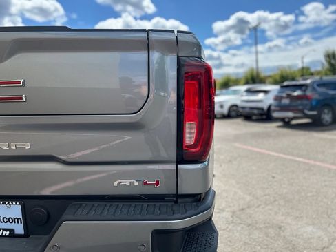 Used 2025 GMC Sierra 1500 AT4 w/ Technology Package AWD/4WD image 6