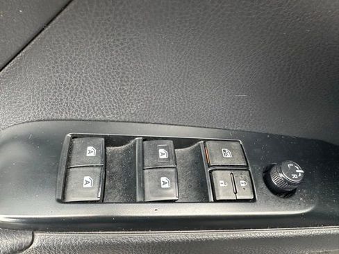 Used 2020 Toyota Camry SE image 11