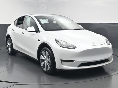 Used 2023 Tesla Model Y Long Range AWD/4WD image 44