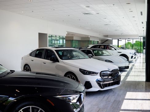 Used 2022 Audi e-tron Premium Plus w/ Premium Plus Package image 17