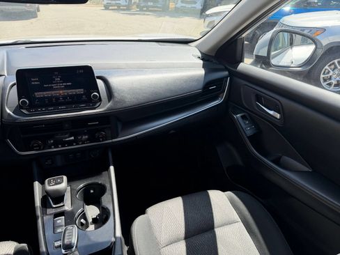 Used 2025 Nissan Rogue SV FWD image 37