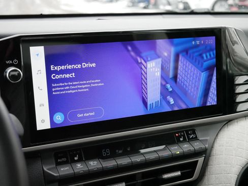 Used 2025 Toyota Camry XLE image 22