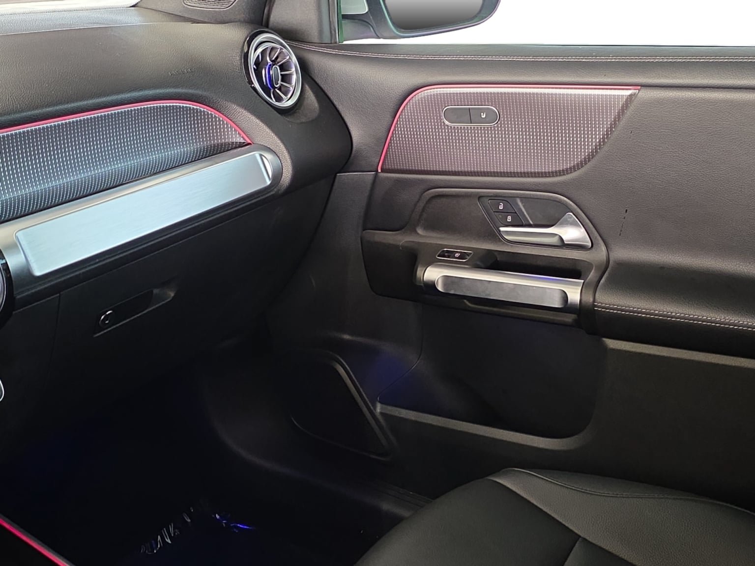 Used 2022 Mercedes-Benz GLB 250 4MATIC image 21