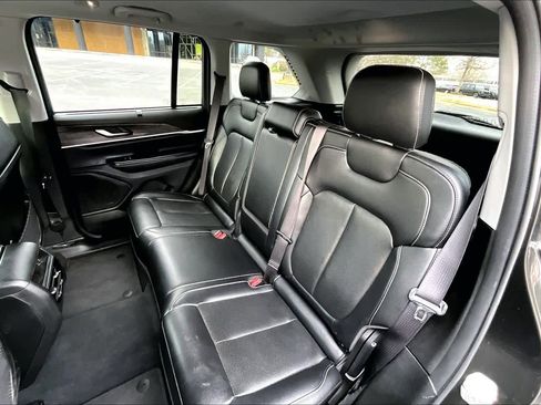 Used 2023 Jeep Grand Cherokee Limited w/ Luxury Tech Group II image 21