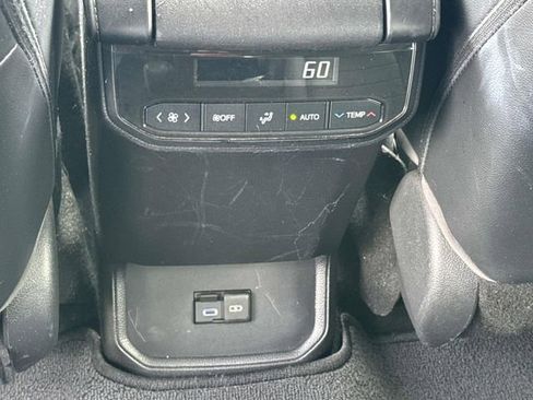 Used 2022 Toyota Highlander XLE FWD image 17