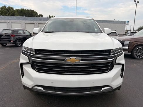 Used 2022 Chevrolet Suburban LT w/ Luxury Package AWD/4WD image 2