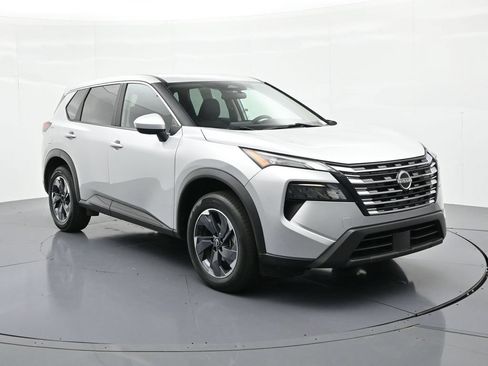 Used 2024 Nissan Rogue SV FWD image 4