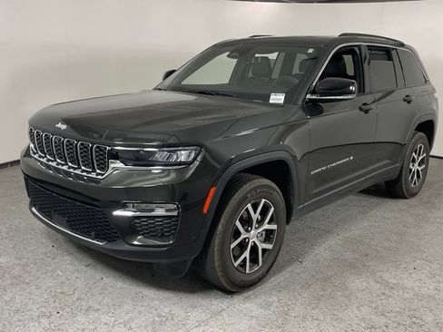 Used 2024 Jeep Grand Cherokee Limited w/ Luxury Tech Group II RWD image 7