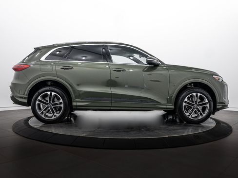 Used 2025 Audi Q5 Premium Plus w/ Premium Plus AWD/4WD image 3
