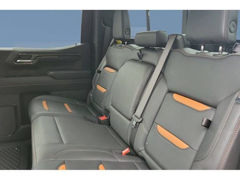 Used 2025 GMC Sierra 1500 AT4 w/ Technology Package AWD/4WD image 16