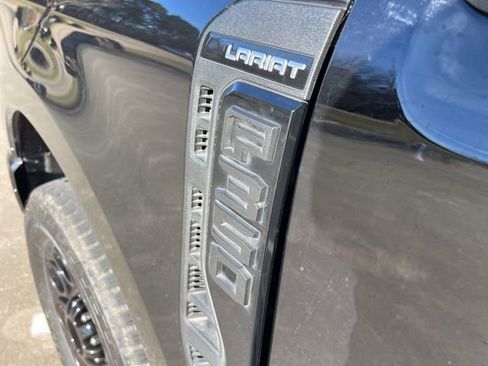 Used 2023 Ford F350 Lariat w/ Lariat Ultimate Package image 4