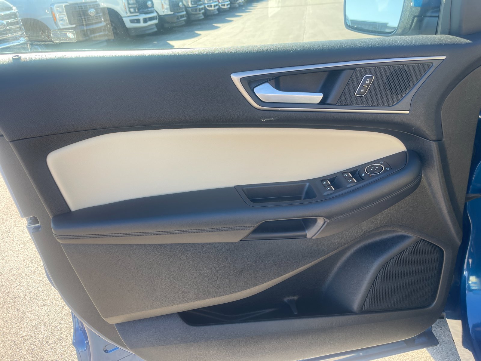 Used 2024 Ford Edge SEL AWD/4WD image 12