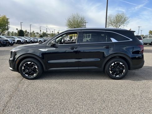 Certified 2024 Kia Sorento S image 3