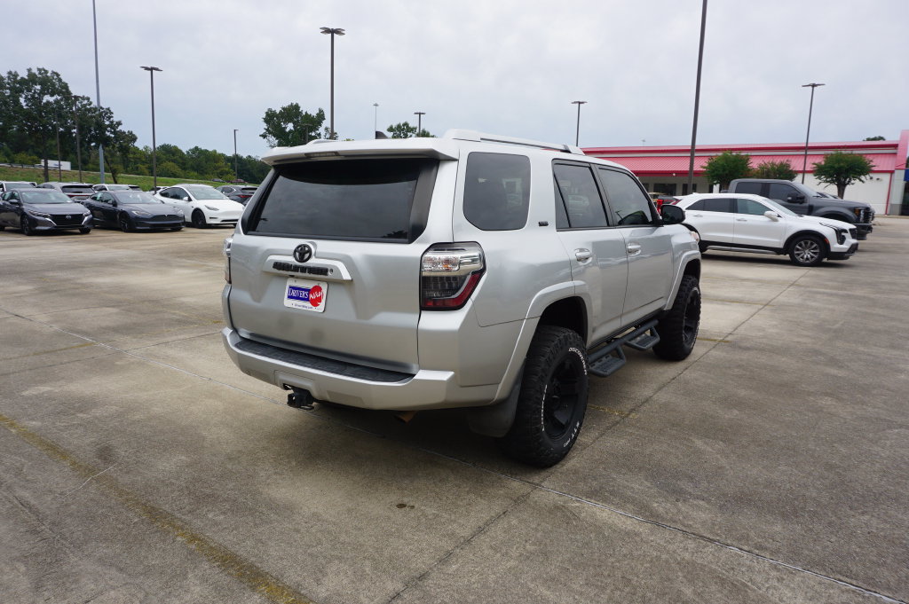 Used 2018 Toyota 4Runner SR5 AWD/4WD image 20