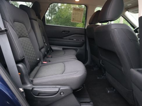 Used 2024 Nissan Pathfinder SV FWD image 13