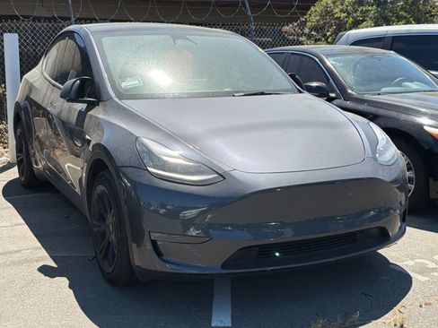 Used 2023 Tesla Model Y Performance AWD/4WD image 3