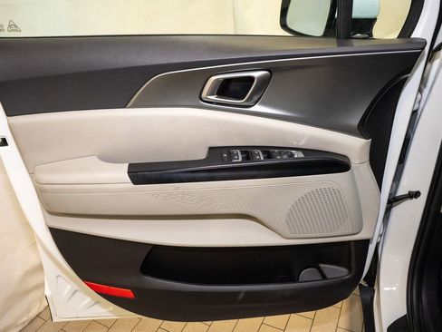 Certified 2024 Kia Carnival LX image 10