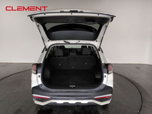 Used 2023 Kia Sportage LX image 9