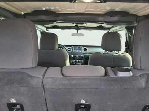 Used 2019 Jeep Wrangler Unlimited Sahara image 16