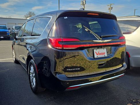 New 2026 Chrysler Pacifica Select FWD image 3
