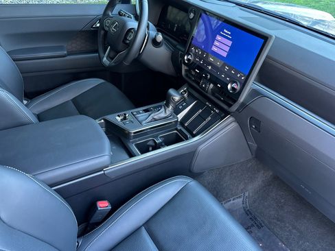 Certified 2024 Lexus GX 550 w/ Accessory Package (2T) image 20