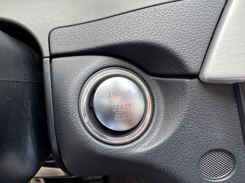 Used 2013 Mercedes-Benz C 350 Sport image 21