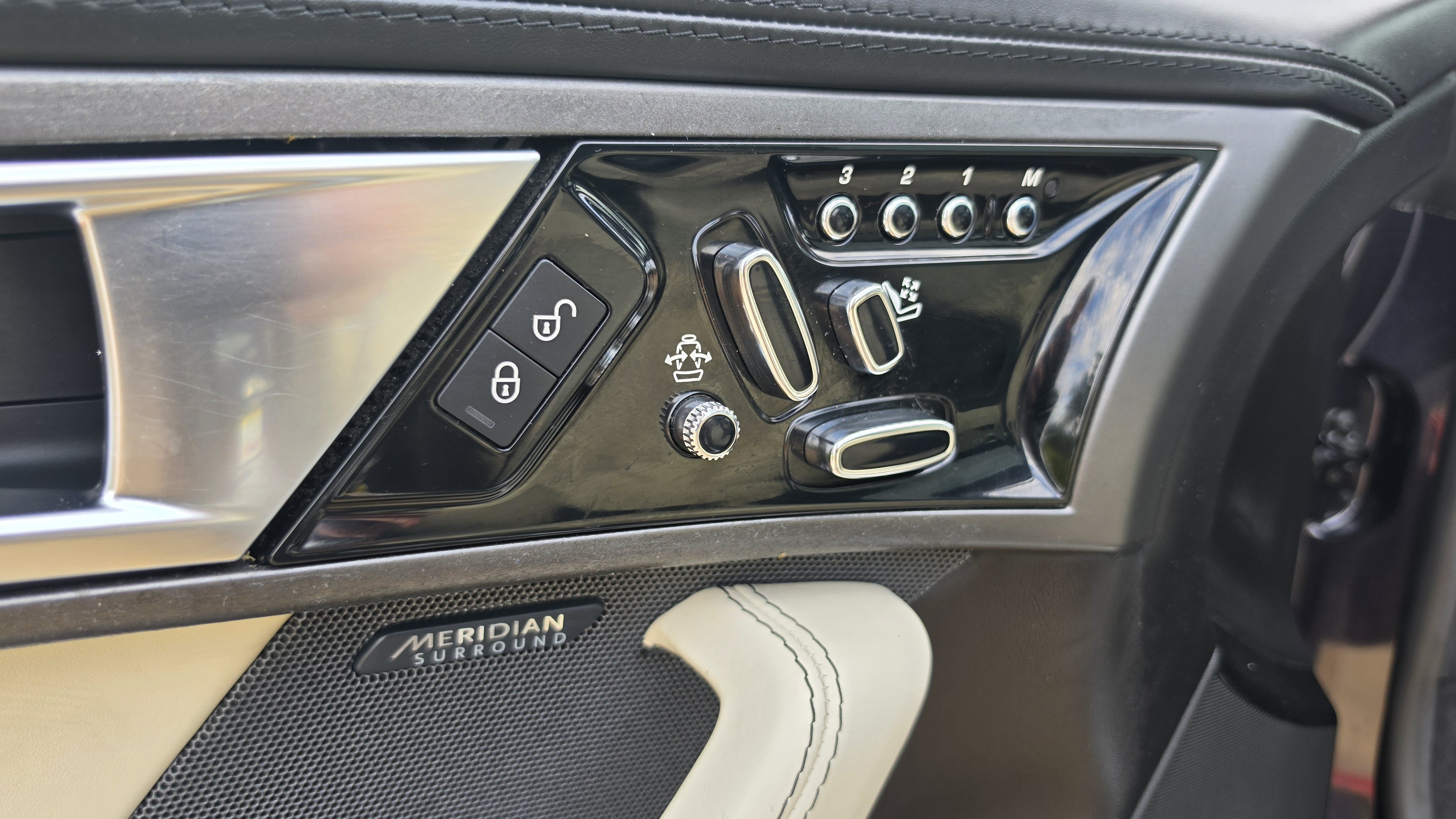 Used 2016 Jaguar F-TYPE Coupe RWD image 24