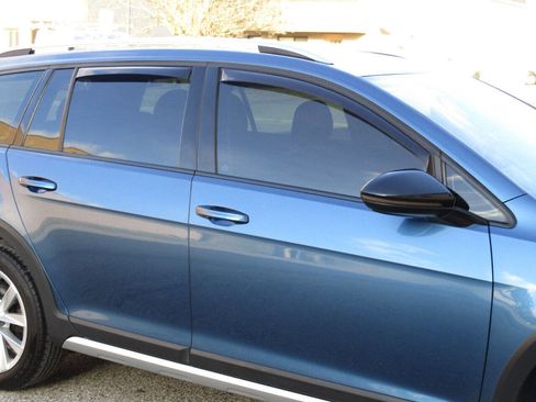 Used 2017 Volkswagen Golf Alltrack SE image 36