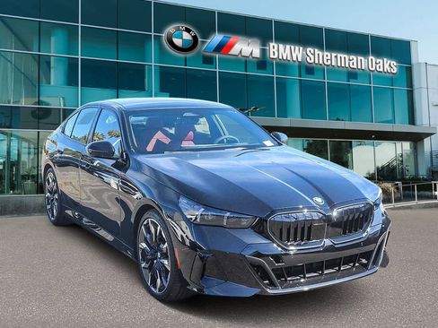 New 2026 BMW 550e xDrive w/ Premium Package image 3