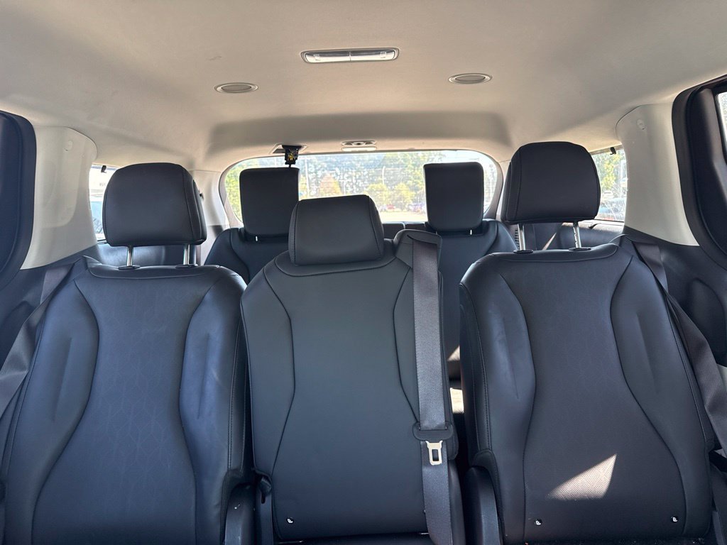 Used 2024 Kia Carnival EX FWD image 13