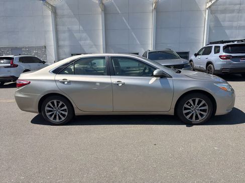 Used 2015 Toyota Camry XLE w/ Moonroof Package FWD image 12
