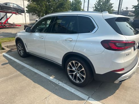 Used 2021 BMW X5 xDrive40i w/ Premium Package AWD/4WD image 1
